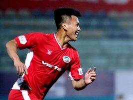 VIDEO: Pha bỏ lỡ khó tin của cầu thủ từng dự World Cup tại cúp quốc gia 2020