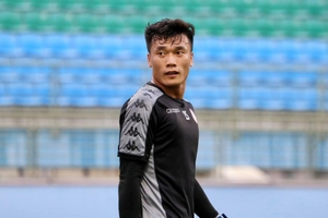 VIDEO: Bùi Tiến Dũng hoá Tim Krul, giúp TP HCM vào tứ kết cúp Quốc gia