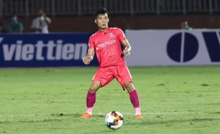 Video: Giây phút kinh hoàng cựu tuyển thủ U23 Việt Nam nuốt lưỡi trên sân Pleiku