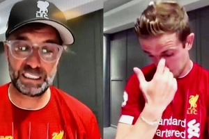 VIDEO: Thầy trò Jurgen Klopp nghẹn ngào cảm xúc trong ngày vô địch Premier League
