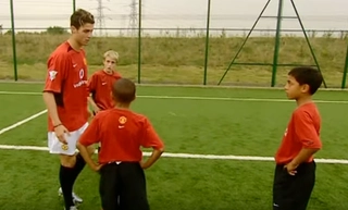 VIDEO: Ký ức Ronaldo truyền bí kíp cho Lingard khiến fan MU thích thú