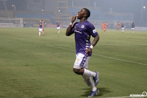 VIDEO: Sau màn solo ghi bàn đỉnh cao, Rimario lại bỏ lỡ khó tin