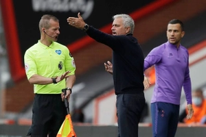 Mourinho lại nổi điên vì VAR