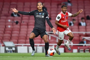 Mắc lỗi nghiêm trọng, đá tảng của Liverpool dằn vặt bản thân