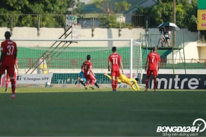 VIDEO: Hồ Tuấn Tài lắc đầu ghi bàn đẳng cấp, hạ gục đàn anh Nguyên Mạnh