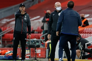 VIDEO: Lampard nổi đóa với Klopp và dàn trợ lý