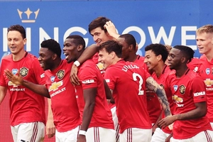 VIDEO: Manchester United lọt top 4 Premier League: Anh hùng phải ở tuyến đầu!