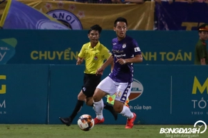 VIDEO: Đỗ Hùng Dũng hụt siêu phẩm khi bóng tìm tới xà ngang HAGL