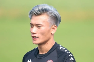 VIDEO: Bùi Tiến Dũng nhận 2 bàn thua chỉ trong chưa đến 10 phút