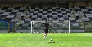 Trở lại CLB cũ, Bruno Fernandes phô diễn kỹ thuật đá phạt thượng thừa