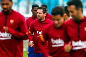 VIDEO: Mourinho : Chỉ có đội không lo Công bằng tài chính mới mua được Messi