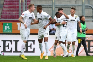 Video tổng hợp: Augsburg 2-0 Dortmund (Vòng 2 Bundesliga 2020/21)
