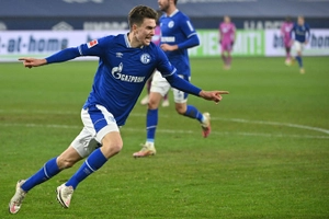 Schalke thắng trận đầu tiên ở Bundesliga sau gần 1 năm