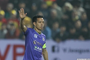 Xem lại hai tình huống khiến Văn Quyết, Việt Anh đối mặt án phạt nguội