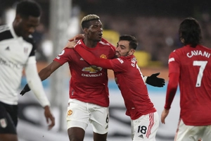 Video bóng đá Fulham vs MU: Pogba sút xa ghi bàn quỷ đỏ ngược dòng