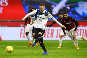 Thua đậm Atalanta ngay tại San Siro, AC Milan mong manh trên đỉnh BXH