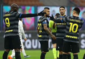 Tàn sát Benevento, Inter Milan kiên trì bám đuổi người hàng xóm trên BXH