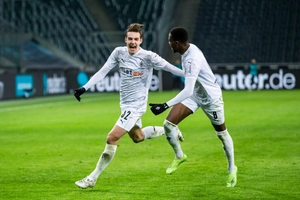 Dẫn trước 2-0, Bayern Munich vẫn thua đau khắc tinh Gladbach