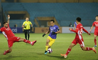 Xem lại pha bắt vô lê hụt đầy đáng tiếc của Văn Quyết