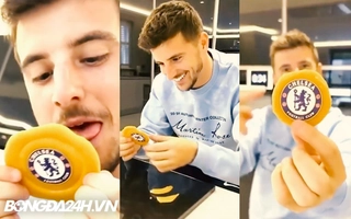 VIDEO: Mason Mount cũng theo trend tách kẹo Squid Game