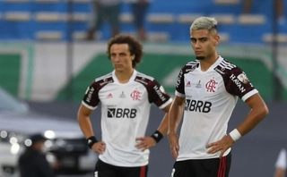 Video: Sao MU mắc lỗi ngớ ngẩn khiến Flamengo mất chức vô địch C1 Nam Mỹ