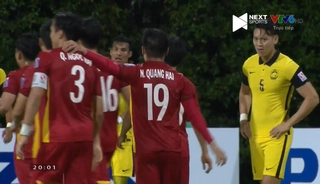 Xem lại cực phẩm ghi bàn chân trái của Quang Hải làm tung lưới Malaysia