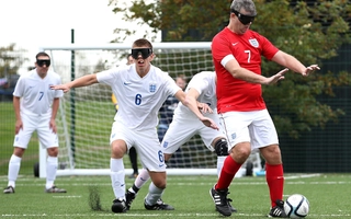 VIDEO: Bóng đá trong mắt người mù