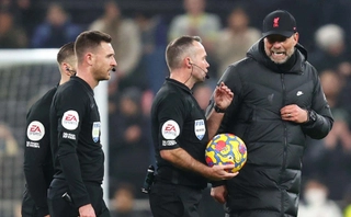 VIDEO: HLV Klopp phàn nàn về trọng tài sau trận hòa Tottenham