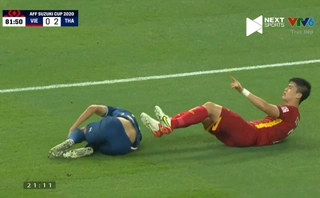 Tình huống được hưởng quả 11m không rõ ràng của Thái Lan