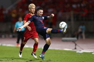 Hồng Duy trượt chân tai hại, ĐT Việt Nam để Thái Lan chọc thủng lưới