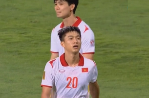 VIDEO: Phan Văn Đức thông nòng trở lại với pha đánh đầu vào lưới ĐT Lào
