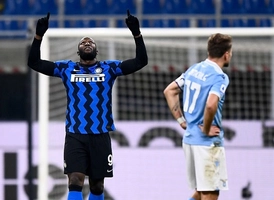 Lukaku thăng hoa, Inter vươn lên đỉnh bảng Serie A 2020/21