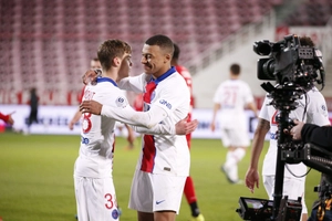 Mbappe lập cú đúp, PSG áp sát ngôi đầu bảng