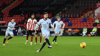 VIDEO: HLV Tuchel không cấm Jorginho nhảy chân sáo khi đá pen