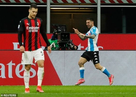 Thua Napoli ngay tại sào huyệt, AC Milan ngày càng xa Scudetto
