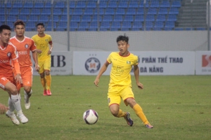VIDEO: Phan Văn Đức lập siêu phẩm như Ronaldo tung lưới Đà Nẵng