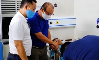 VIDEO: Thầy Park nhòa lệ khi vào thăm Đỗ Hùng Dũng