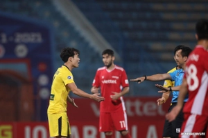 Xem lại tình huống bị từ chối 11m hợp lệ của HAGL