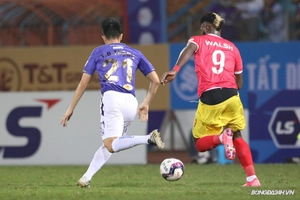 Hài hước với tình huống kéo tụt quần Chevaughn Walsh của Đình Trọng