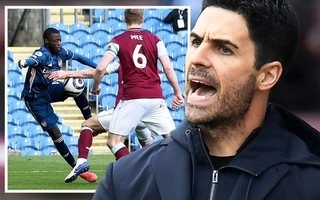 VIDEO: Mikel Arteta nổi giận với quyết định của VAR trong trận hòa với Burnley