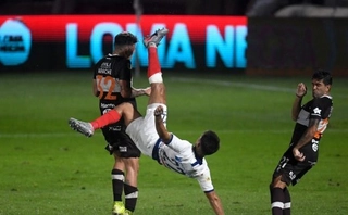 Mê đắm siêu phẩm xe đạp chổng ngược ở giải VĐQG Argentina