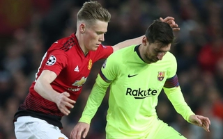 VIDEO: McTominay kể về cú thúc cùi chỏ vào Messi và chuyện xin áo thần tượng