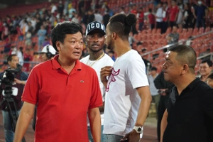 50 sắc thái của tân chủ tịch Hoàn Pháo ngày Hải Phòng thắng loạt luân lưu cân não