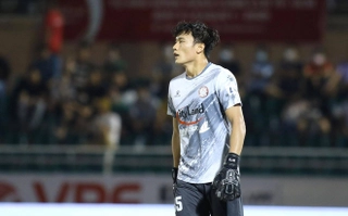VIDEO: Thủ môn Bùi Tiến Dũng nói gì sau trận ra mắt V.league 2021?