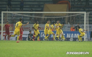 VIDEO: Lâm Anh Quang đánh đầu phút cuối giúp Nam Định lên thứ 5