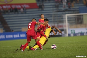 VIDEO: Trọng tài có bỏ quên tình huống 11m xứng đáng cho Nam Định?