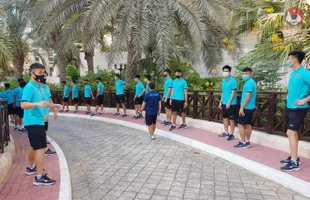 VIDEO: ĐT Việt Nam tập nhẹ ở khách sạn trong ngày đầu tới UAE