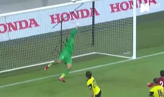 VIDEO: Tấn Trường hóa người nhện cứu thua xuất thần cho ĐT Việt Nam