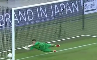 Thêm một pha cứu thua đẳng cấp của Tấn Trường trước Malaysia