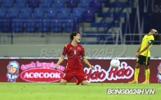 VIDEO: Bằng chứng 100% Văn Toàn bị hậu vệ Malaysia phạm lỗi